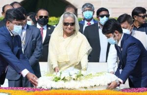 PM pays rich tributes to Mahatma Gandhi